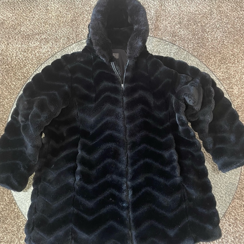 Gallery Elegant Black Faux Fur Teddy Coat 2X - Picture 17 of 17
